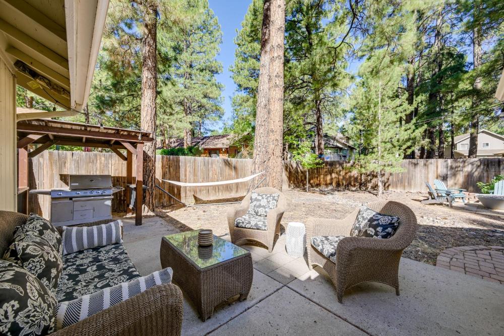 Stylish Flagstaff Hideaway with Hot Tub and Fire Pit!